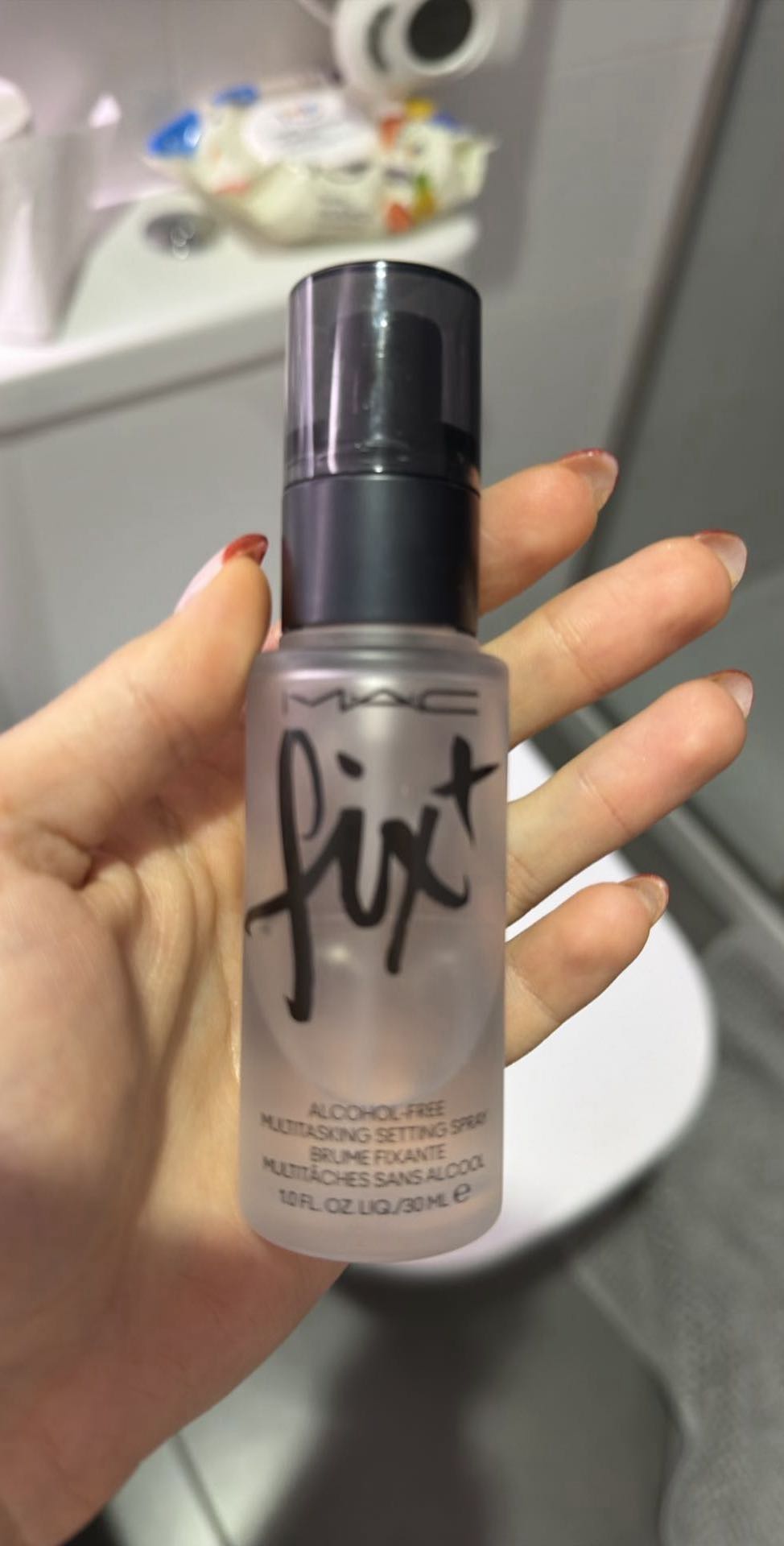 MAC Fix+ (Alcohol-Free Multitasking Setting Spray) 1.0 FL. OZ. / 30 mL