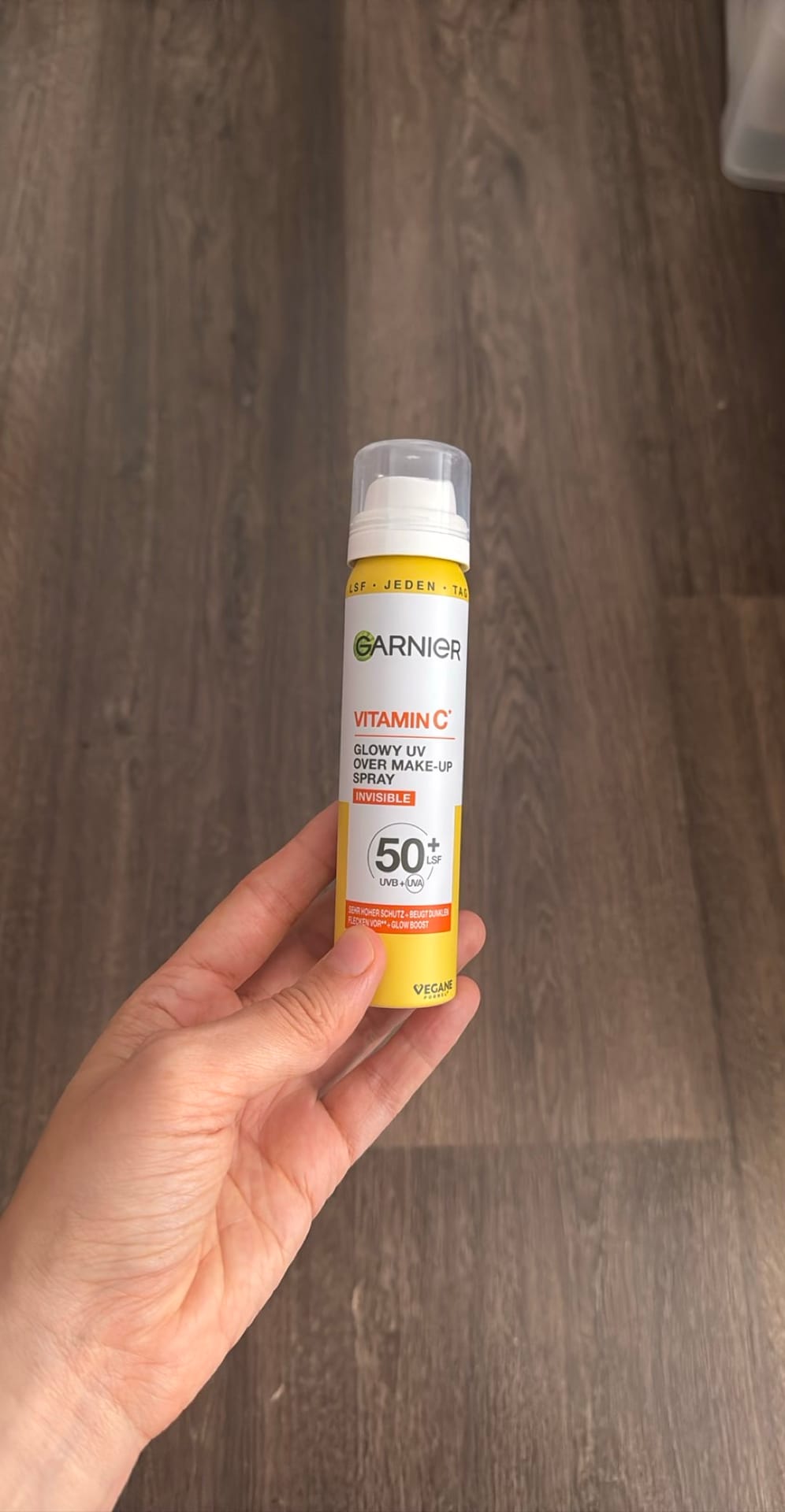 Garnier Vitamin C Glowy UV Over Make-Up Spray Invisible SPF 50+