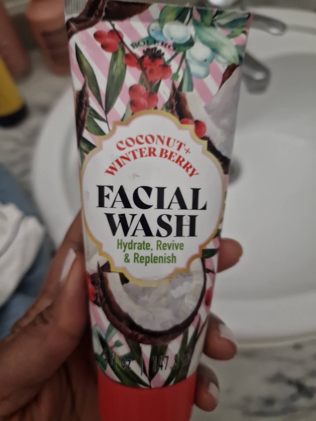 Coconut + Winter Berry Facial Wash 5 fl oz / 147.9 mL